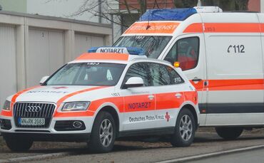 Blaulicht 112 Notarztwagen Rettungswagen Unfall Symbol Symbolbild Symbolfoto