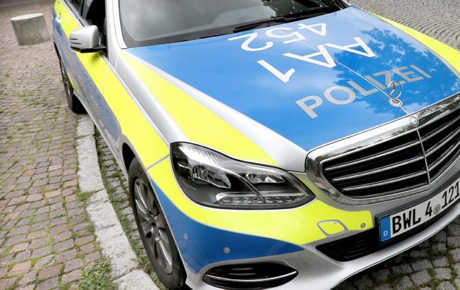 Streifenwagen Blaulicht Polizei symbol symbolbild symbolfoto