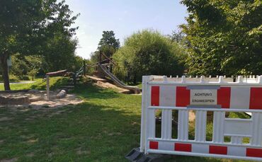 Wespen Wespennest Warnung Spielplatz