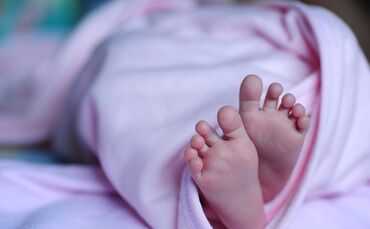 Baby Säugling Füße Babyfüße Symbolfoto