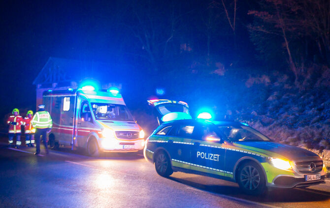 Drei Fahrzeuge in Auffahrunfall verwickelt - Bild 01_1