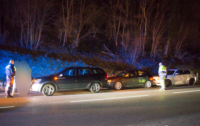 Drei Fahrzeuge in Auffahrunfall verwickelt - Bild 05_4