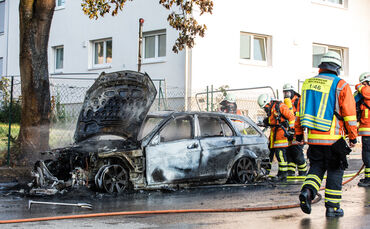 Technischer Defekt: Auto brennt vollständig aus - Bild 13_0