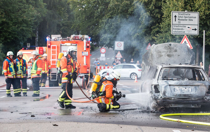 Technischer Defekt: Auto brennt vollständig aus - Bild 17_3