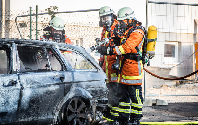Technischer Defekt: Auto brennt vollständig aus - Bild 15_5