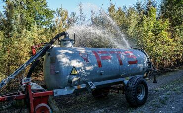 Murrhardt-Schlosshof: 400 qm Wald in Brand – Landwirte helfen mit Wasserfaessern