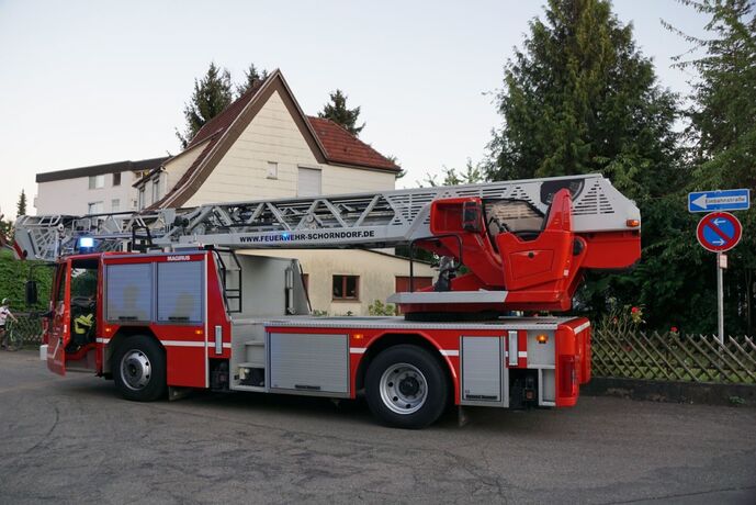 Pluederhausen: Brand auf einem Balkon eines Hochhauses loest Grosseinsatz aus