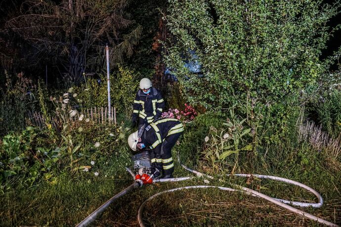 Waiblingen-Beinstein: Strohlager und seltene Ballenpresse geht in Flammen auf – Brandstiftung?