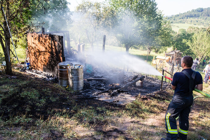 Ein Toter bei Brand einer Gartenhütte, Schorndorf-Schornbach, 01.08.2020.