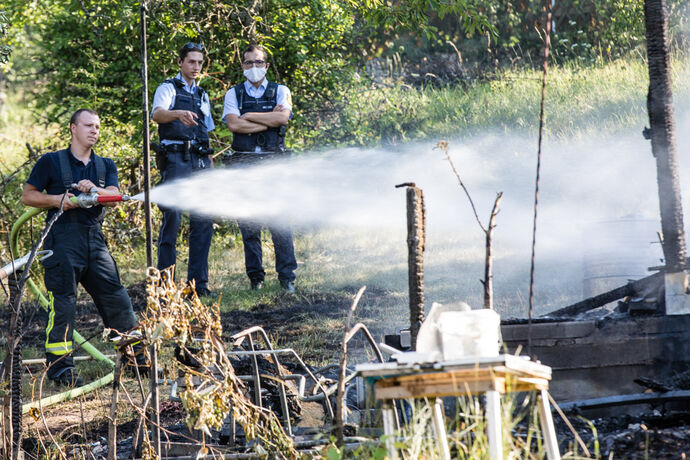 Ein Toter bei Brand einer Gartenhütte, Schorndorf-Schornbach, 01.08.2020.