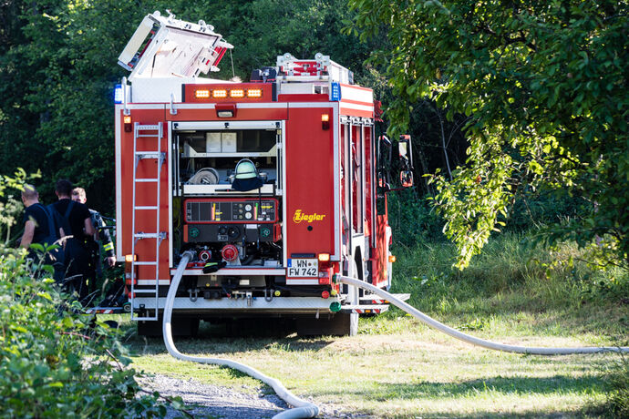Ein Toter bei Brand einer Gartenhütte, Schorndorf-Schornbach, 01.08.2020.