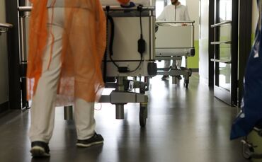 Klinik Klinikum Rems-Murr-Klinikum Winnenden betten flur symbol symbolbild symbolfoto