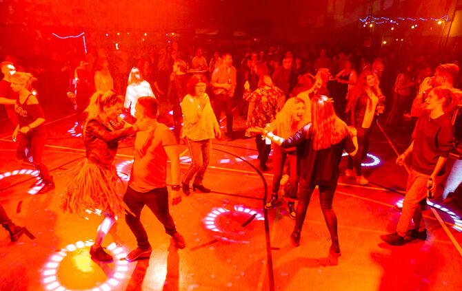 Mega Oldie Party - Bild 12_13