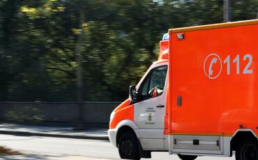 Rettungswagen 112 DRK RTW Blaulicht Symbol Symbolbild Symbolfoto