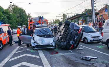 Stuttgart Bad Cannstatt: Schwerer Verkehrsunfall mit fÃ¼nf beteiligten_0