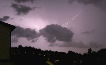Gewitter Wetter Unwetter Wetterwarnung Wolke Symbol Symbolbild Symbolfoto
