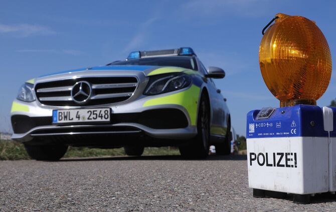 Blaulicht Polizei Polizeistreife Polizeieinsatz Polizeikontrolle Blaulicht Symbol Symbolbild Symbolfoto