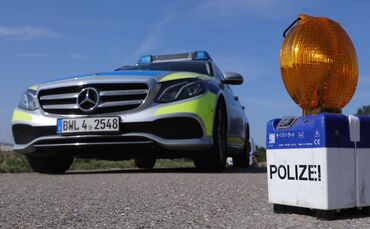 Blaulicht Polizei Polizeistreife Polizeieinsatz Polizeikontrolle Blaulicht Symbol Symbolbild Symbolfoto