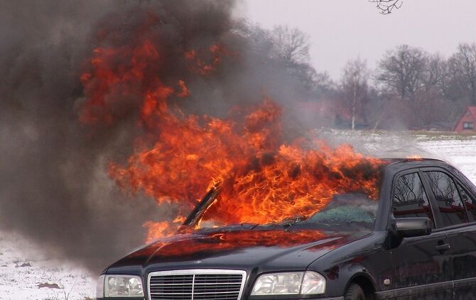 Fahrzeugbrand Symbolbild_0