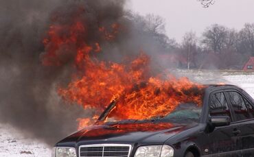 Fahrzeugbrand Symbolbild_0