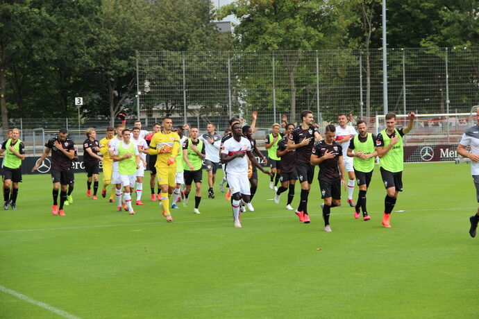 VfB Trainigsauftakt Training Robert-Schlienz Stadion
