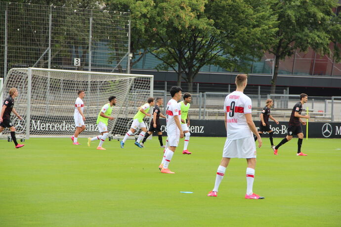 VfB Trainigsauftakt Training Robert-Schlienz Stadion