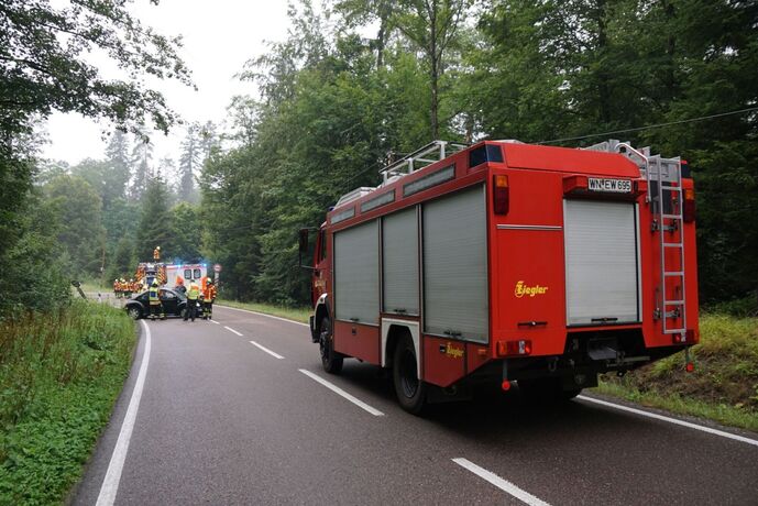 Welzheim: Fahrerin kommt von Fahrbahn ab und landet in Boeschung