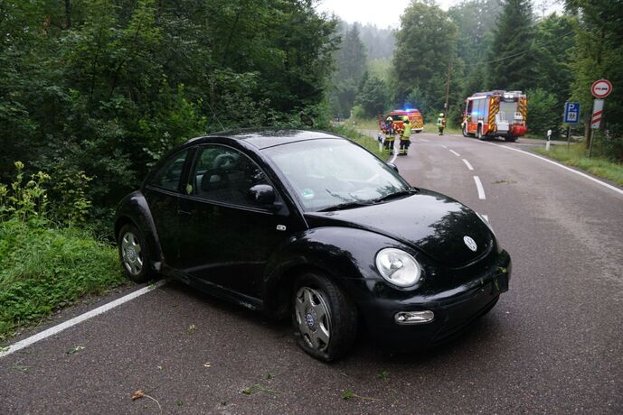 Welzheim: Fahrerin kommt von Fahrbahn ab und landet in Boeschung