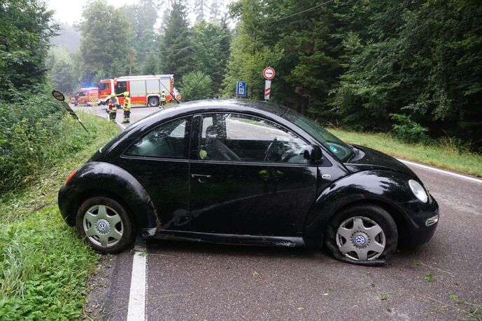 Welzheim: Fahrerin kommt von Fahrbahn ab und landet in Boeschung
