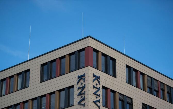 KNV-Logo an einem Gebäude