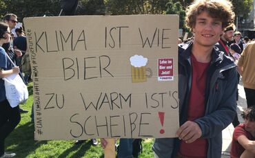 Plakat_in_Stuttgart_Klimademo_FFF_Stuttgart_#allefürsklima Klimaplakat Bier warm_0