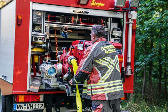 Althuette-Sechselberg: Gartenhuette in Brand