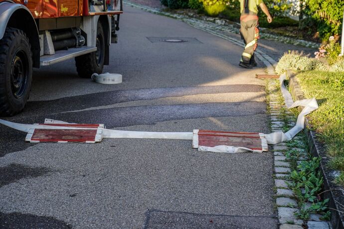 Althuette-Sechselberg: Gartenhuette in Brand