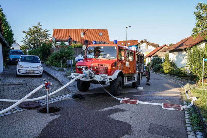 Althuette-Sechselberg: Gartenhuette in Brand