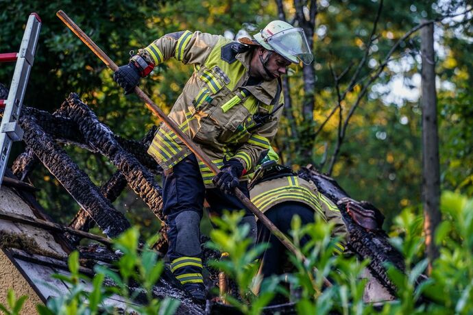 Althuette-Sechselberg: Gartenhuette in Brand