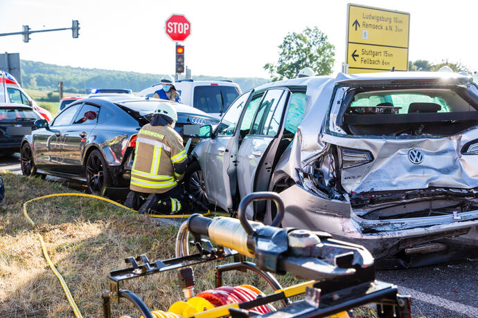 Unfall, Todeskreuzung, Ludwigsburger Str. & L1197, Fellbach-Oeffingen, 06.08.2020.