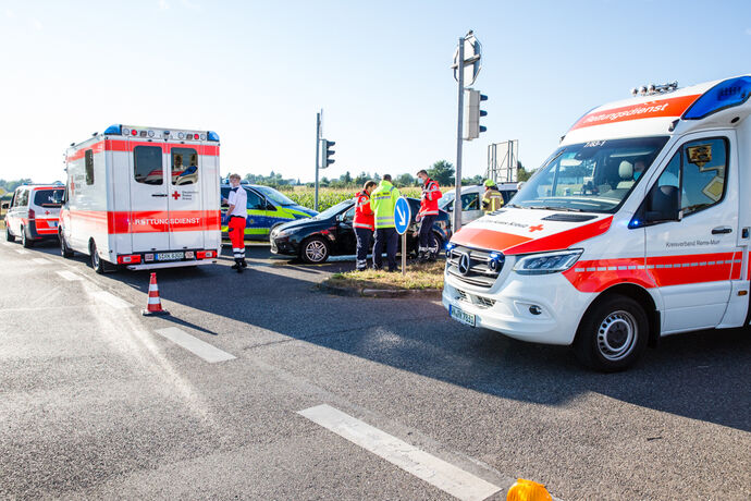 Unfall, Todeskreuzung, Ludwigsburger Str. & L1197, Fellbach-Oeffingen, 06.08.2020.