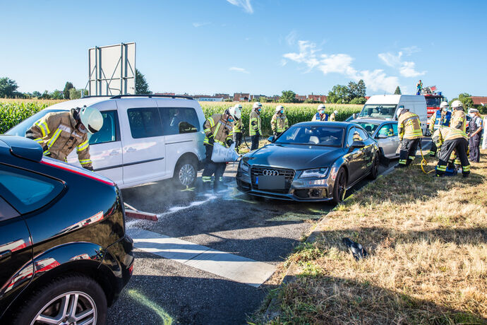 Unfall, Todeskreuzung, Ludwigsburger Str. & L1197, Fellbach-Oeffingen, 06.08.2020.