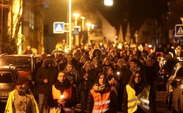 Lichterkette zur Albertville-Schule - Bild 03_0