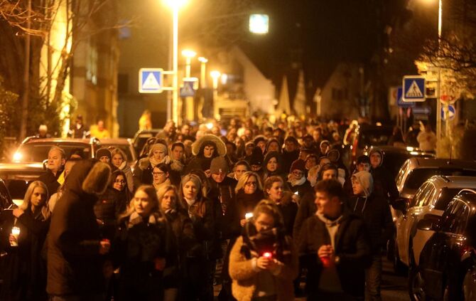 Lichterkette zur Albertville-Schule - Bild 05_1