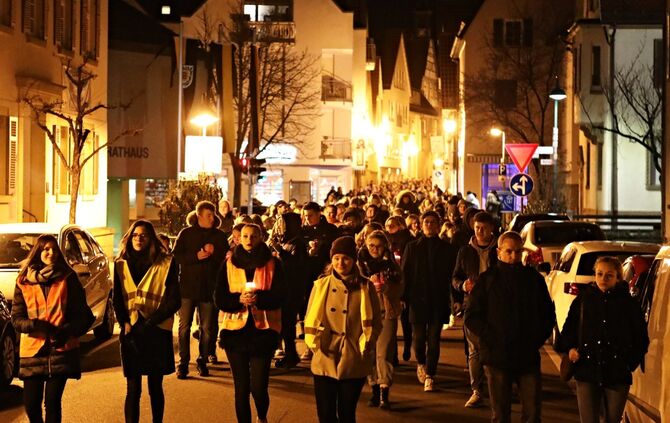 Lichterkette zur Albertville-Schule - Bild 02_8