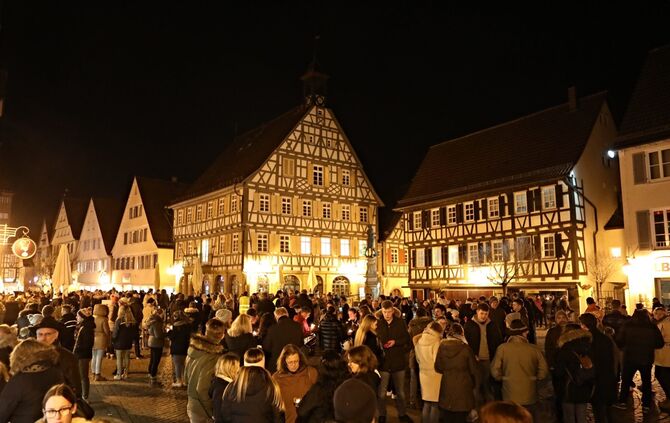 Lichterkette zur Albertville-Schule - Bild 01_9