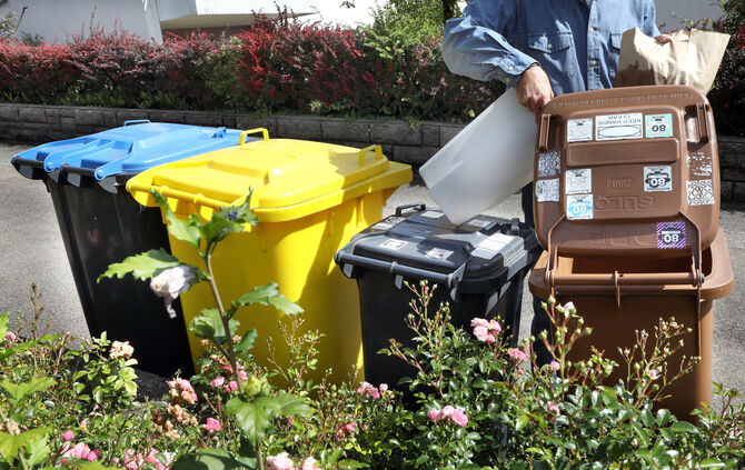mülltonne Biomüll Müllgebühr Biotonne Gelbe Tonne Restmüll Papiertonnesymbol symbolbild symbolfoto