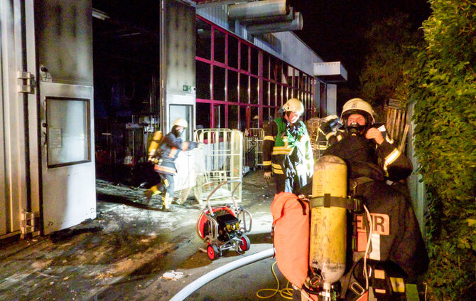 Brand in Textilreinigungsfirma, Dieselstrasse, Waiblingen, 13.11.2019.