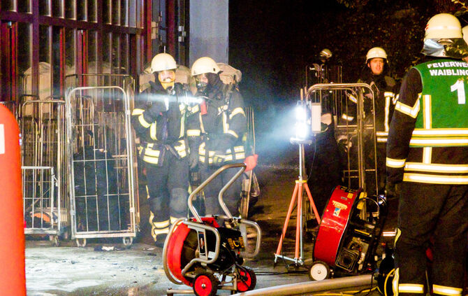 Brand in Textilreinigungsfirma, Dieselstrasse, Waiblingen, 13.11.2019.